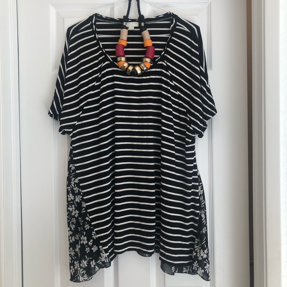 Mixed print top with rope twisted  scoop neckline
